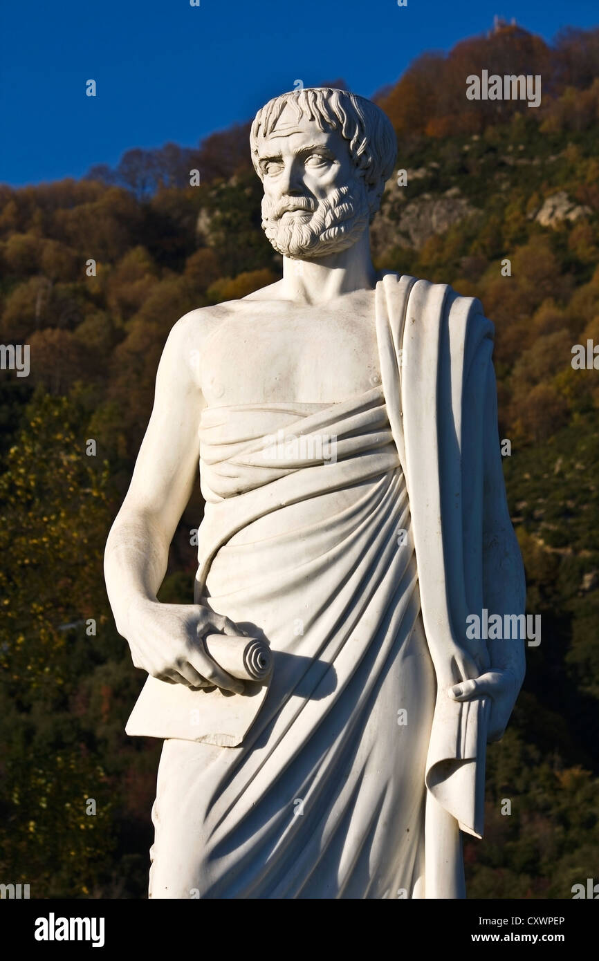 Aristotele statua si trova a Stageira della Grecia (luogo di nascita del filosofo) Foto Stock