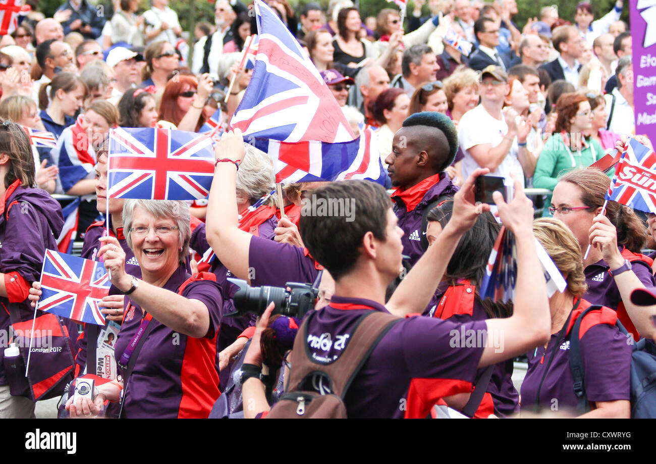 Il London 2012 volontari olimpici Parade Foto Stock