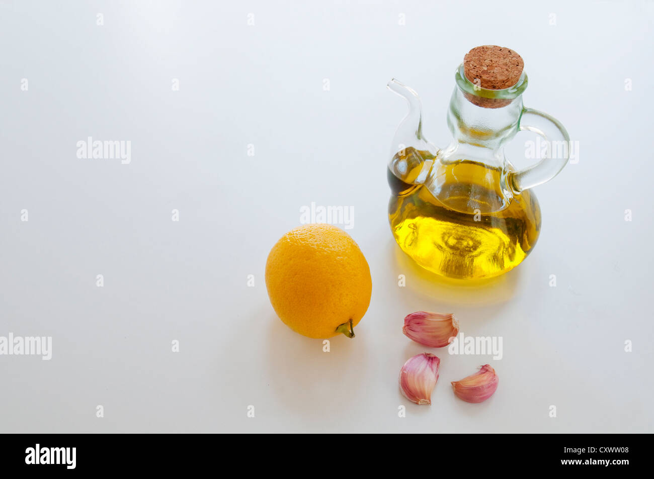 Olio d'oliva, limone e aglio. Ancora in vita. Foto Stock