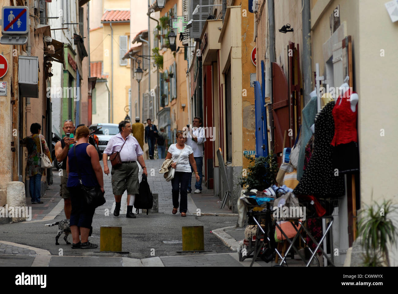 Persone, Street, shop, Rue, Le Panier, Marsiglia Provence Alpes Cote d Azur, in Francia, in Europa Foto Stock