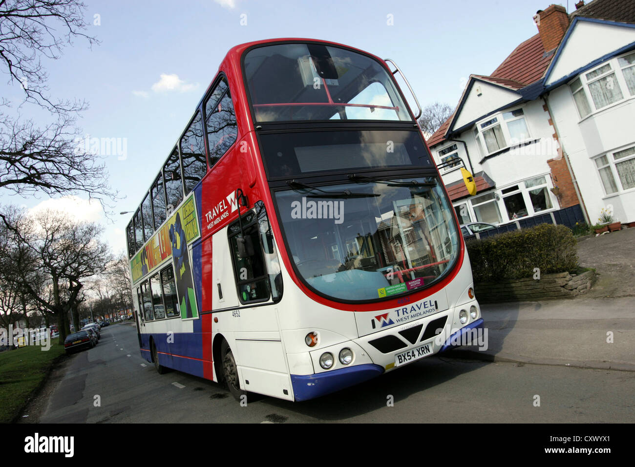 Un West Midlands Trasporto passeggeri di autobus Executive raffigurato nella Acocks Green, Birmingham Foto Stock