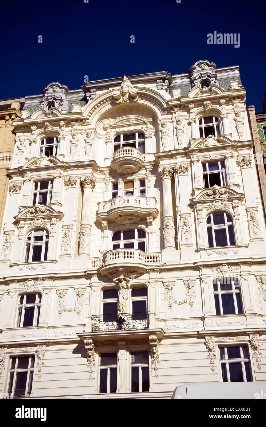 Bellissimi palazzi in stile Liberty che si affaccia sulla Naschmarket a Vienna, in Austria Foto Stock