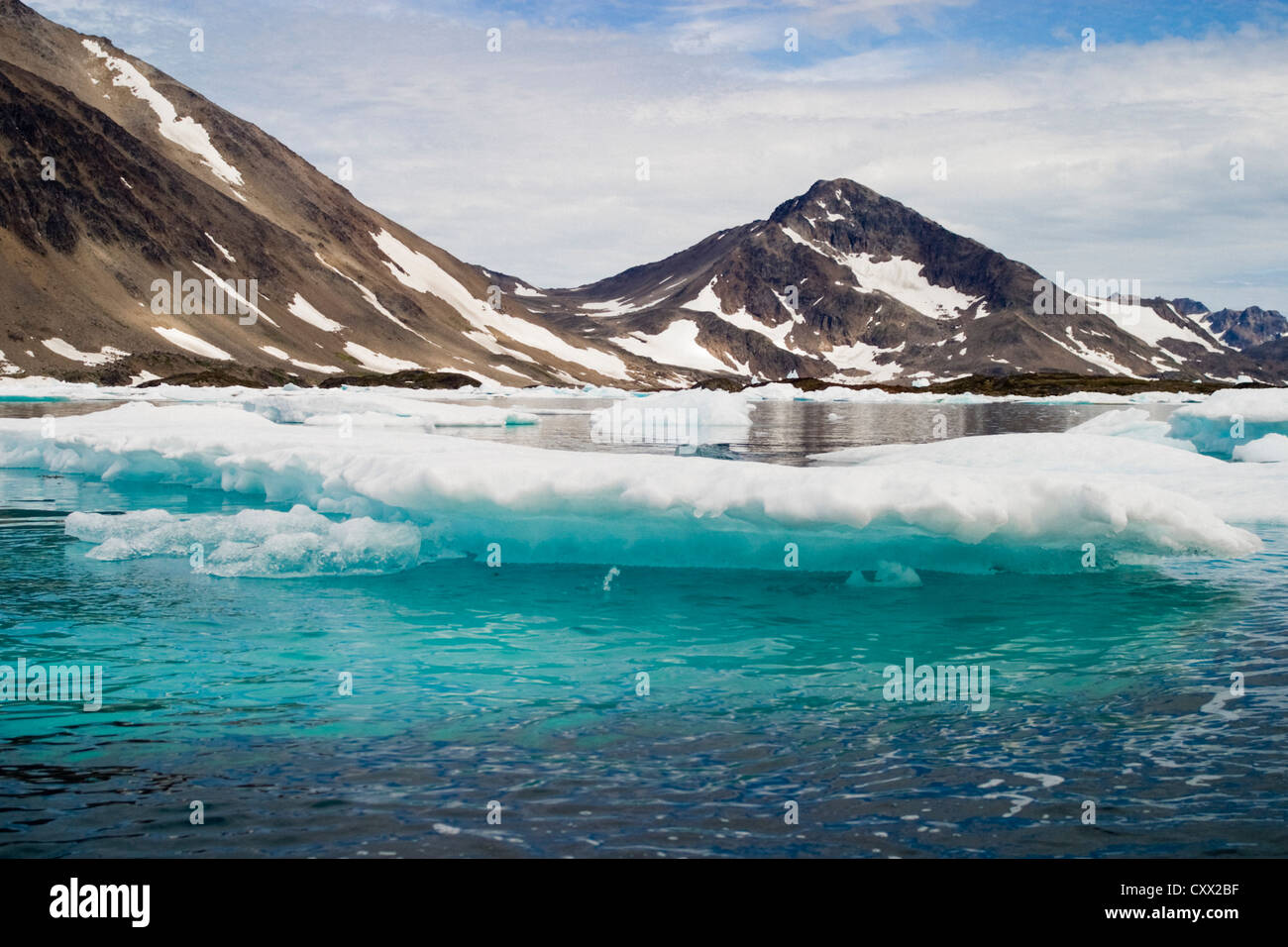 Icy fiordi intorno all'insediamento di Kulusuk, Groenlandia Foto Stock
