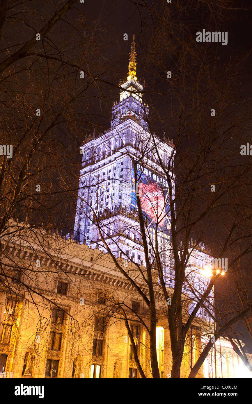 Palazzo della Cultura e della scienza di notte Varsavia POLONIA Foto Stock