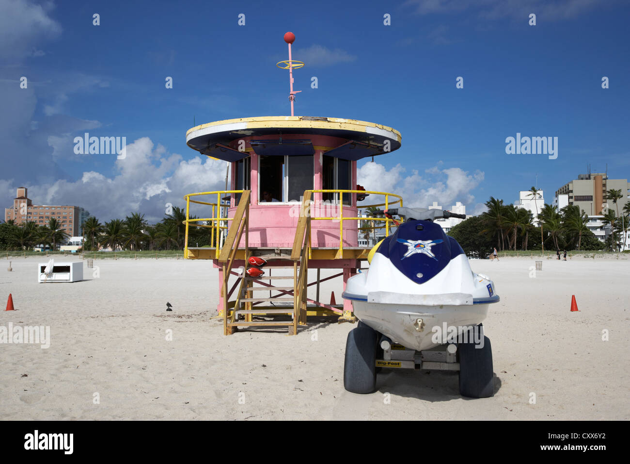 10Th street lifeguard Miami South Beach Ocean Rescue tower e jetski veicolo di soccorso florida usa Foto Stock