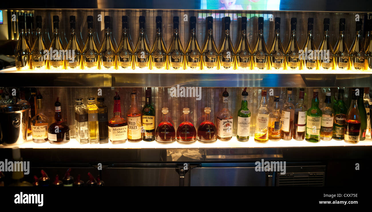 Top shelf liquor immagini e fotografie stock ad alta risoluzione - Alamy