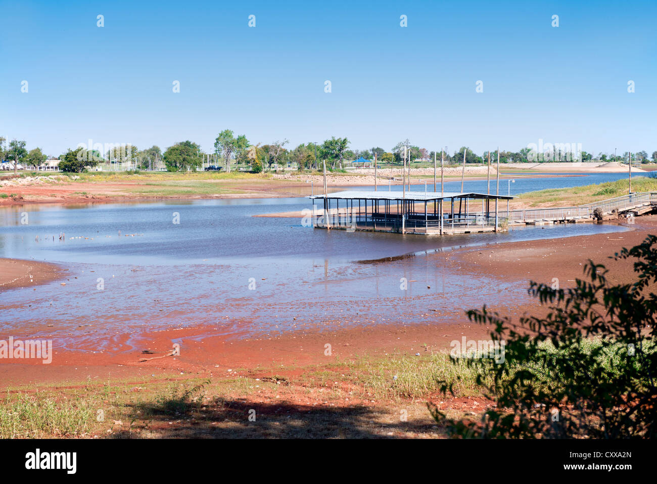 Il lago di Hefner in Oklahoma City che mostra gli effetti di una grave siccità in Oklahoma, 2012. Stati Uniti d'America. Foto Stock