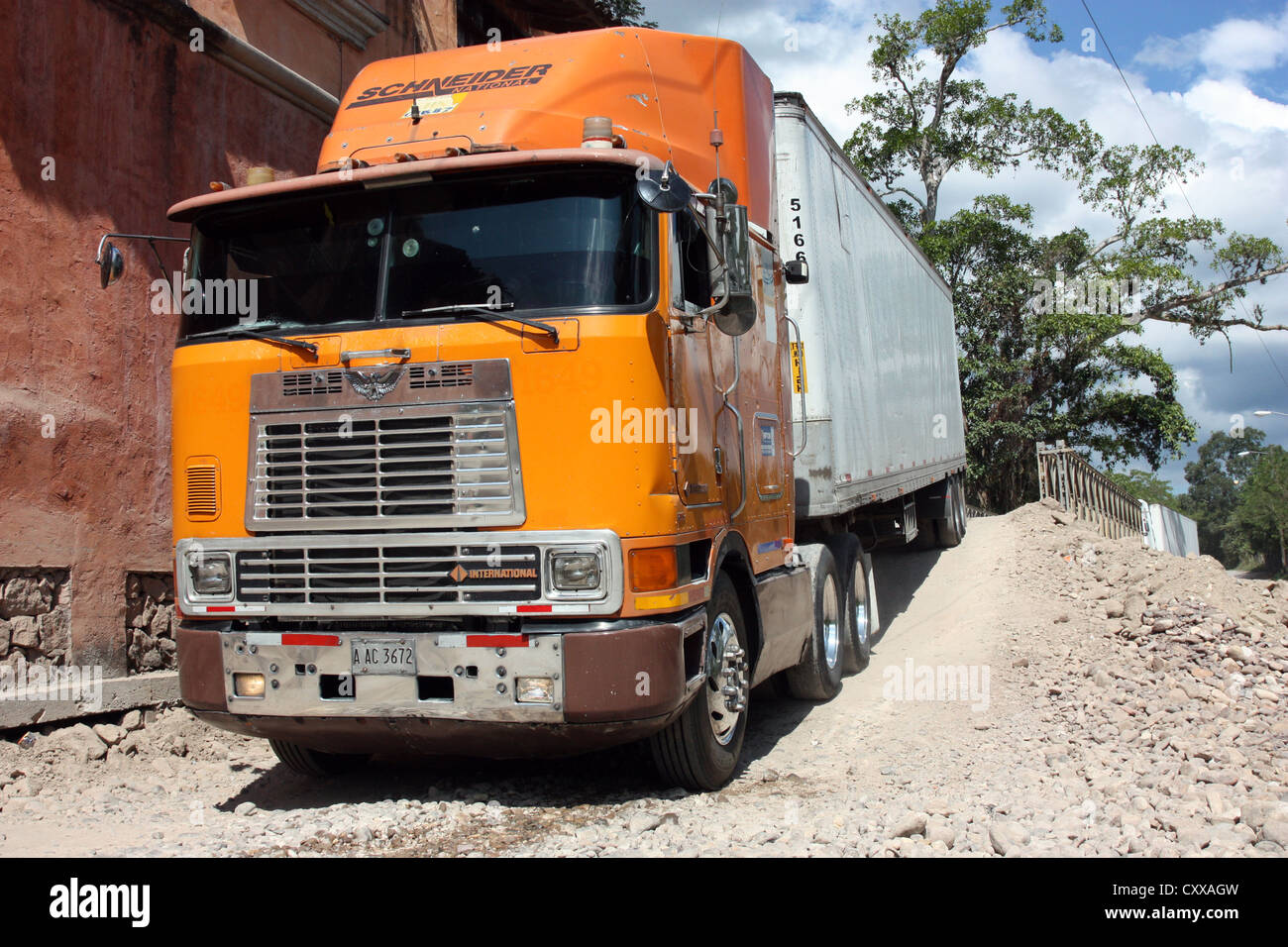 Vintage honduregno international semi carrello negozia paese difficile in autostrada in Honduras, America centrale Foto Stock