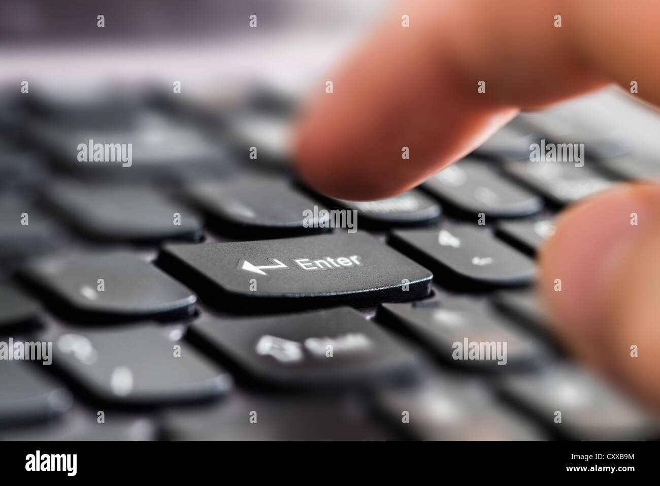 Premere il tasto invio. Foto Stock