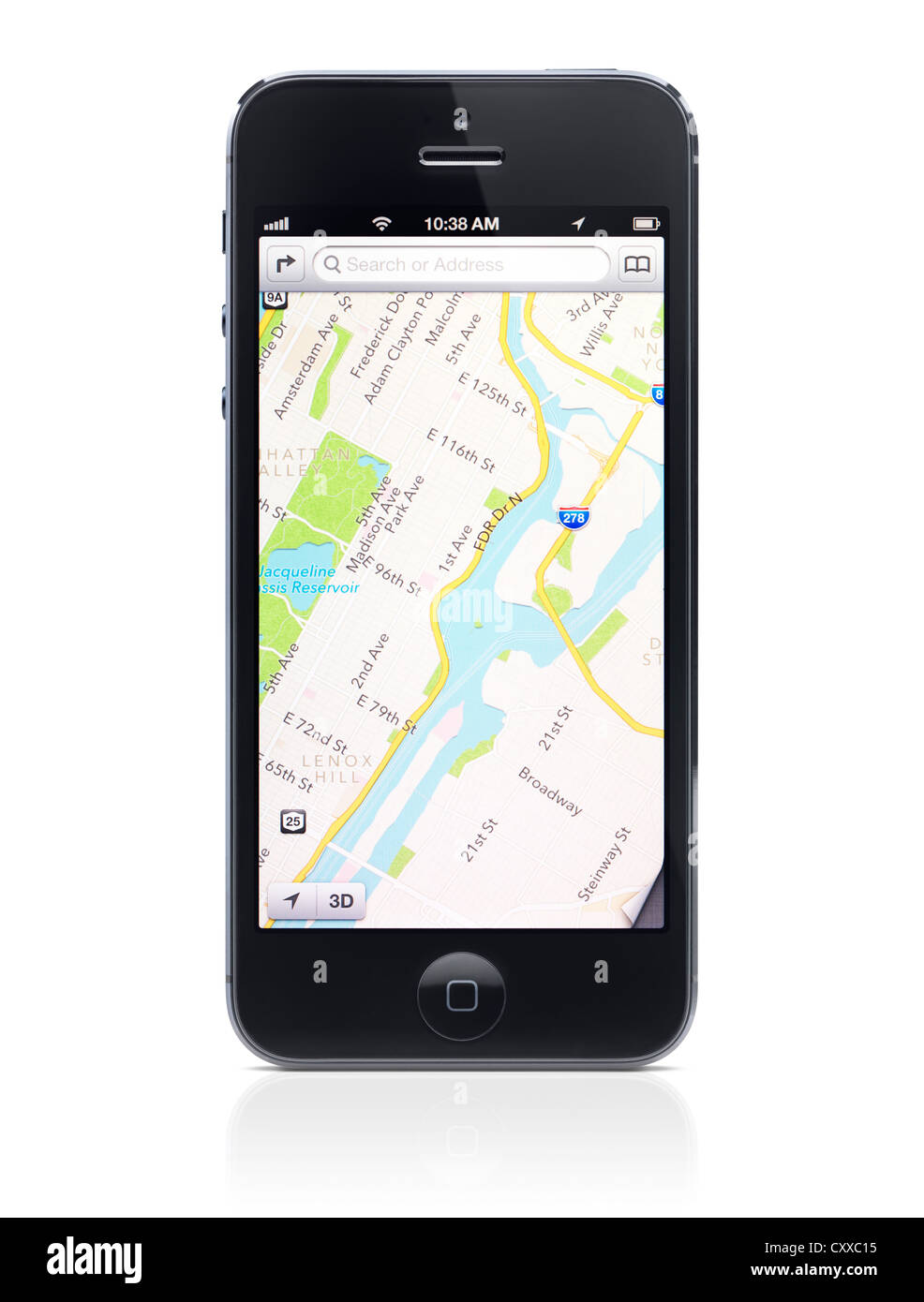 IPhone 5 con Apple app map, Apple nuovo servizio di mappatura sul proprio display isolato su sfondo bianco con tracciato di ritaglio Foto Stock