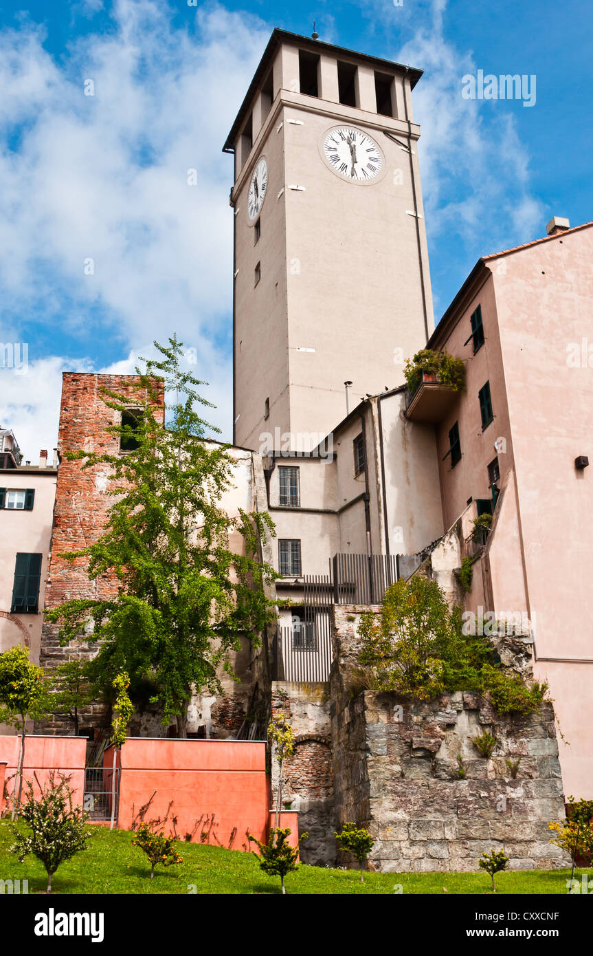Vecchie torri in Savona, Italia, viaggio landmark Foto Stock