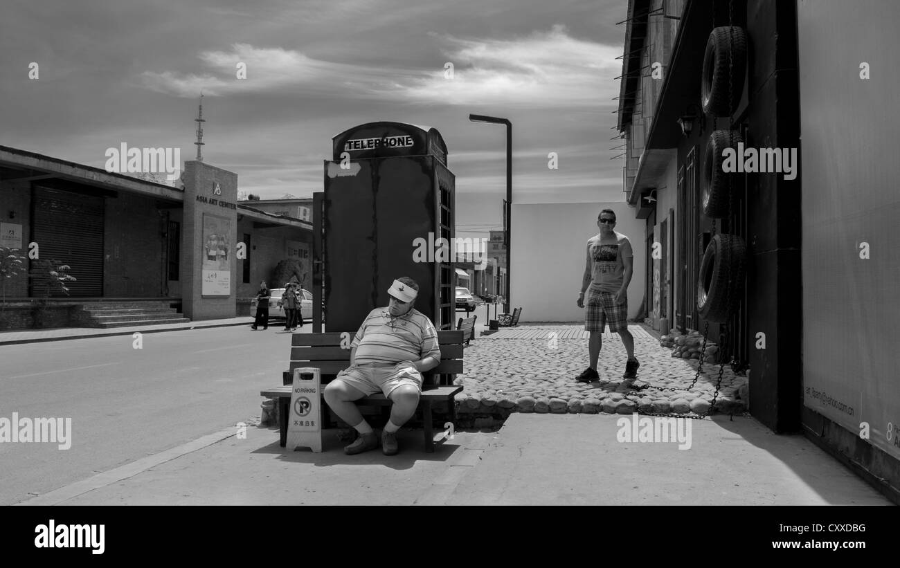 Surreale scena di strada presso l'Art Zone 798 di Pechino, Cina Foto Stock