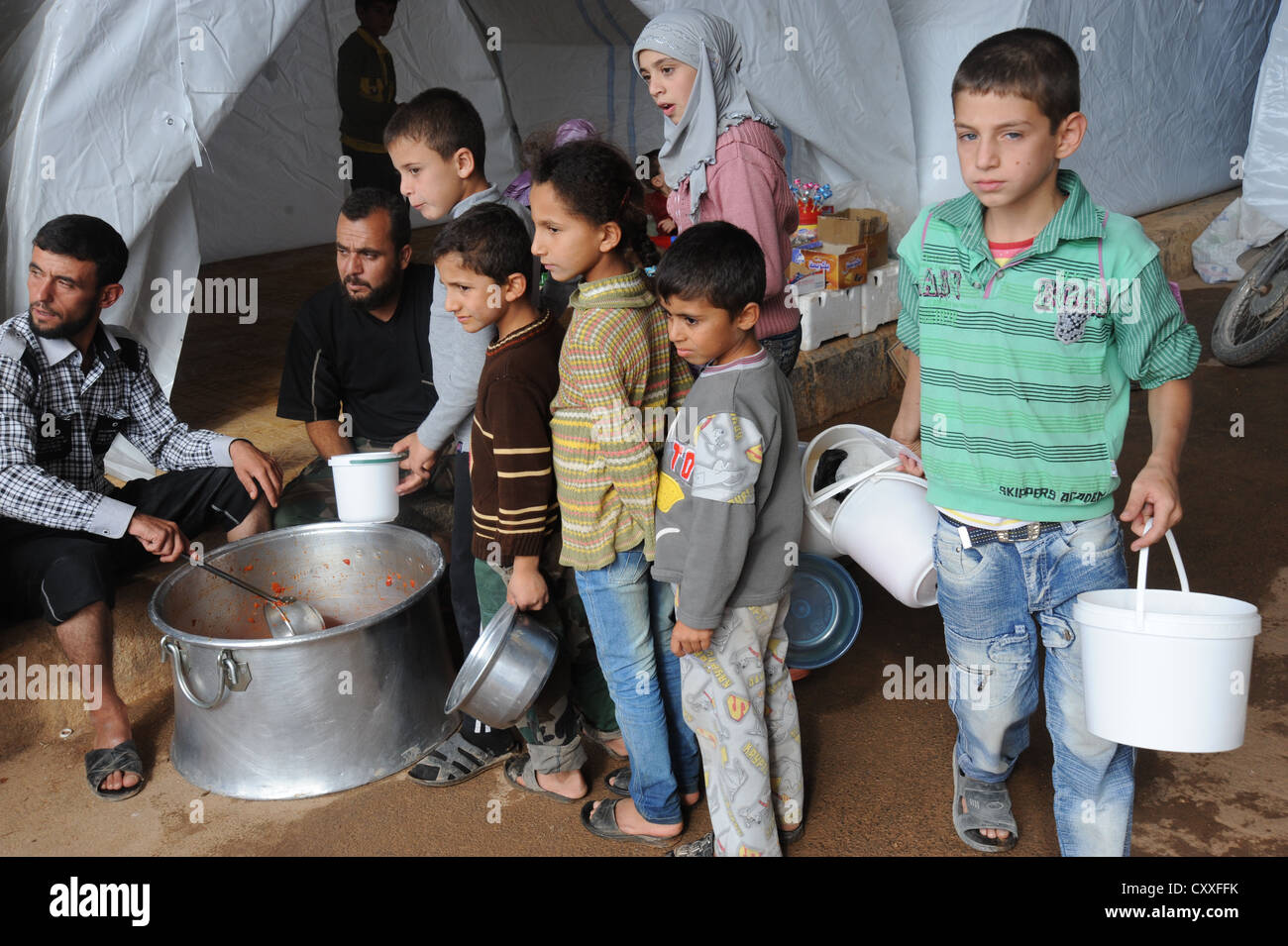 Siro i profughi in un campo profughi al confine Syrian-Turkish nei pressi di Azaz, Siria, 05 ottobre 2012. Il ripiego Refugee Camp è Foto Stock