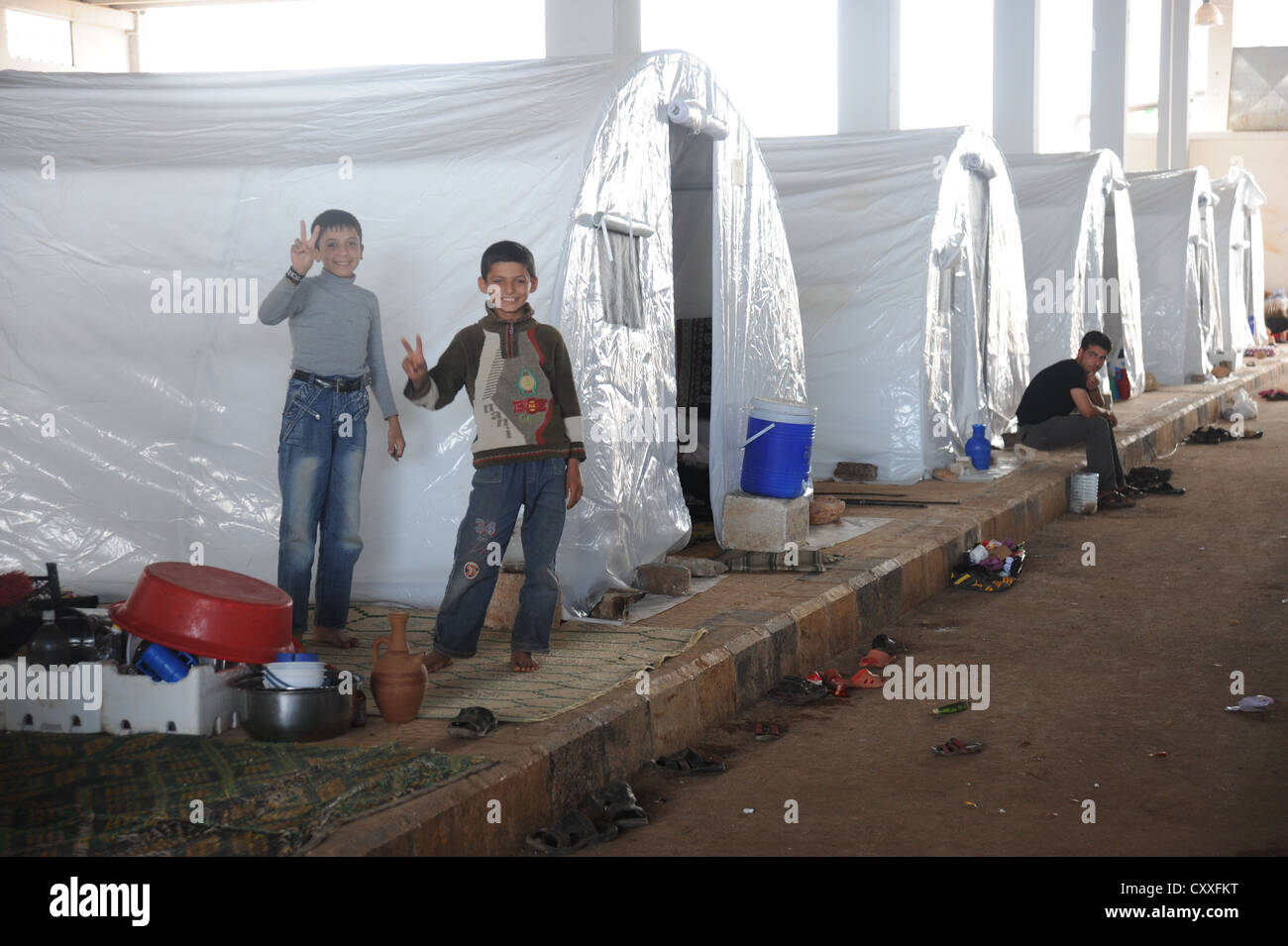 Siro i profughi in un campo profughi al confine Syrian-Turkish nei pressi di Azaz, Siria, 05 ottobre 2012. Il ripiego Refugee Camp è Foto Stock