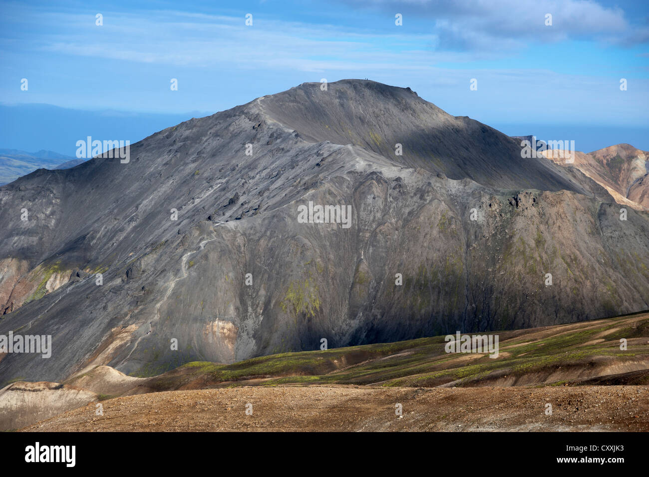Vulcano Bláhnúkur e montagne di riolite, Landmannalaugar, Fjallabak Riserva Naturale, altopiani, Islanda, Europa Foto Stock