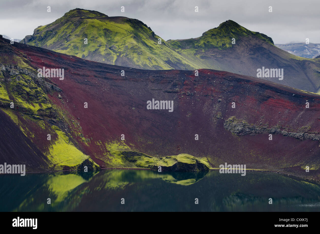 Cratere del vulcano Ljótipollur, dettaglio Landmannalaugar, Fjallabak Riserva Naturale, altopiani, Islanda, Europa Foto Stock