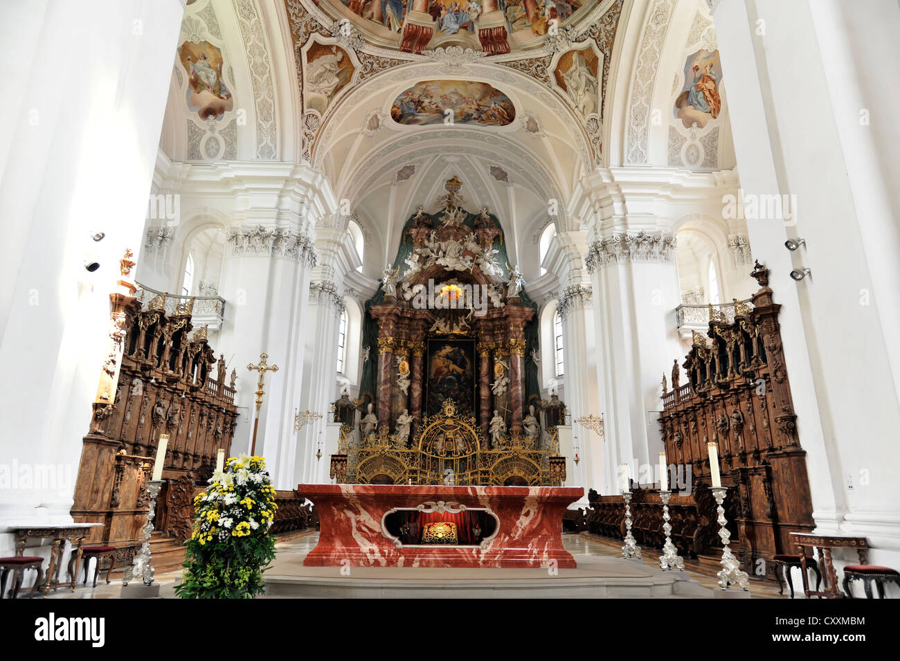 Vista dell'altare maggiore, la Basilica di San Martino a Weingarten, Baden-Wuerttemberg Foto Stock