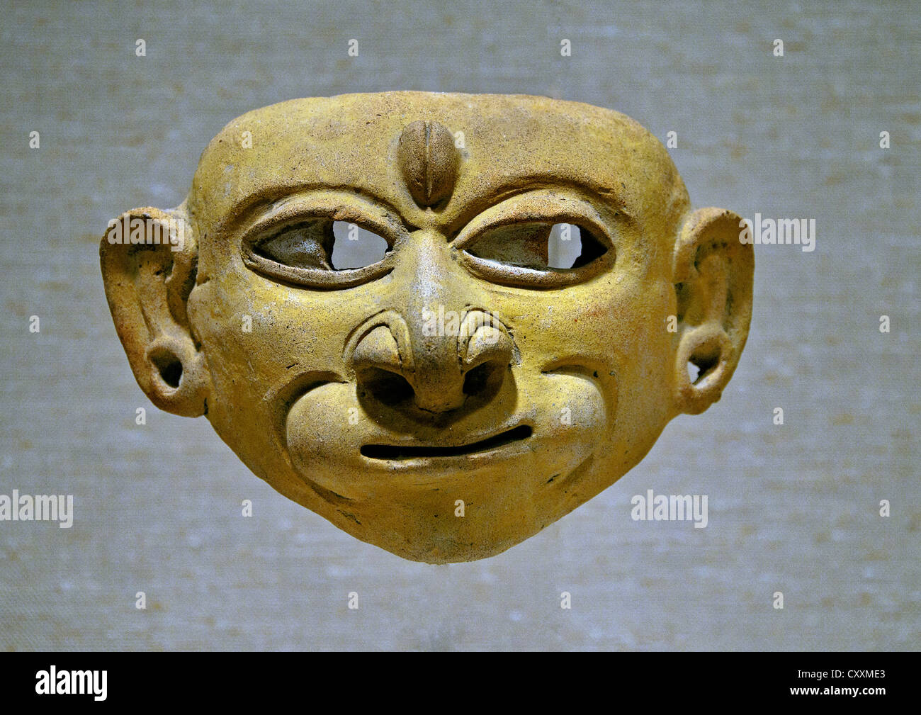 Maschera del I secolo A.C. IV secolo CE o Colombia Ecuador Tolita Tumaco ceramica 12,7 x 19,1 cm Foto Stock