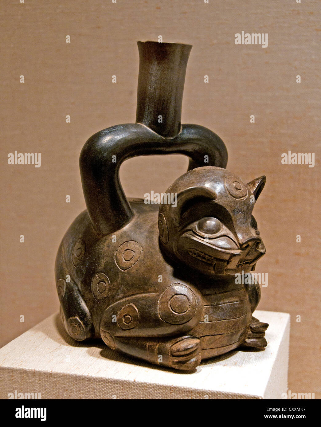 Gatto nero gatti bottiglia 600-400 a.e.v. Perù peruviana ceramica Tembladera 21 cm Foto Stock