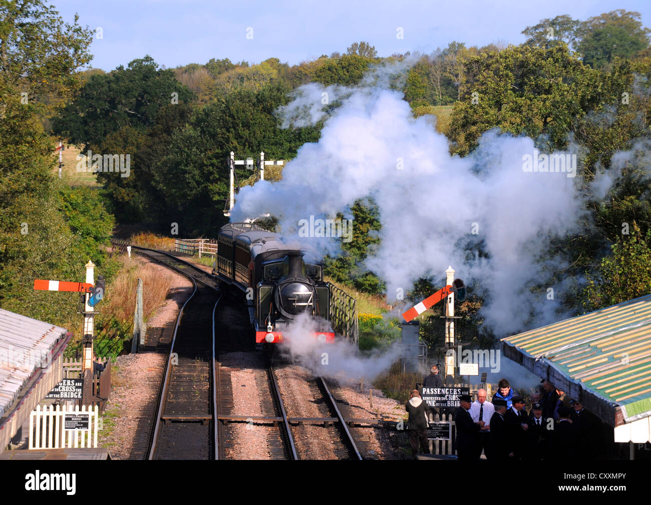 Locomotiva a vapore i treni a Sheffield Park Station sulla linea Bluebell SUSSEX REGNO UNITO Foto Stock
