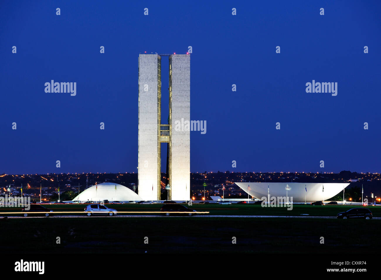Palazzo dei Congressi, Congresso Nacional di notte, architetto Oscar Niemeyer, Brasilia, Distrito Federale DF, Brasile, Sud America Foto Stock
