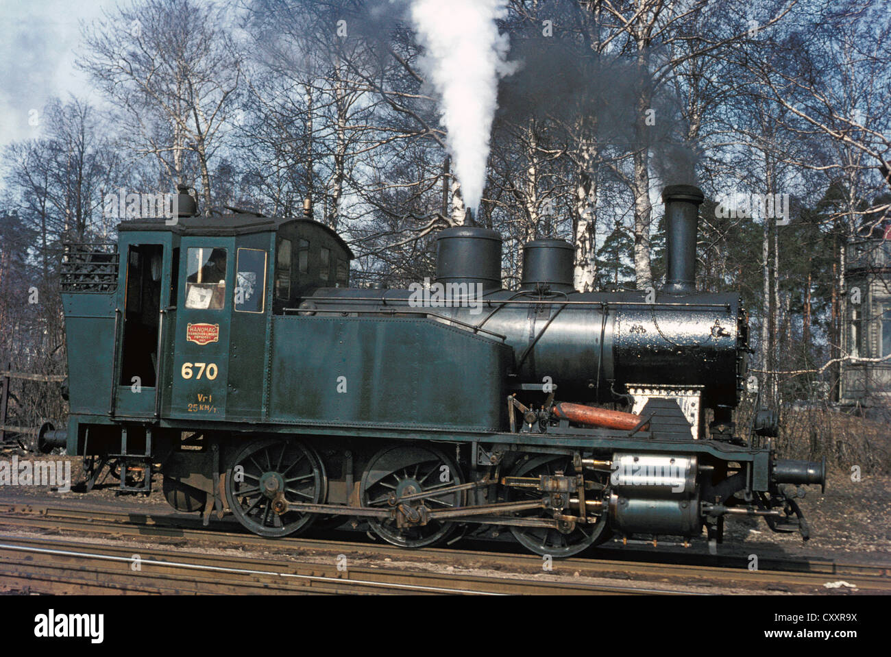 Le operazioni di smistamento a Kouvola cantieri su gio 12 aprile 1972 erano i capi delle ferrovie finlandesi di VR1 Classe 0-6-0T No.670. Foto Stock
