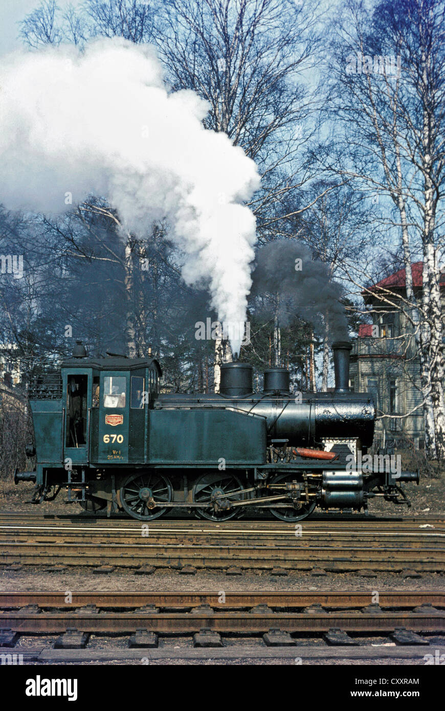 Le operazioni di smistamento a Kouvola cantieri su gio 12 aprile 1972 erano i capi delle ferrovie finlandesi di VR1 Classe 0-6-0T No.670. Foto Stock