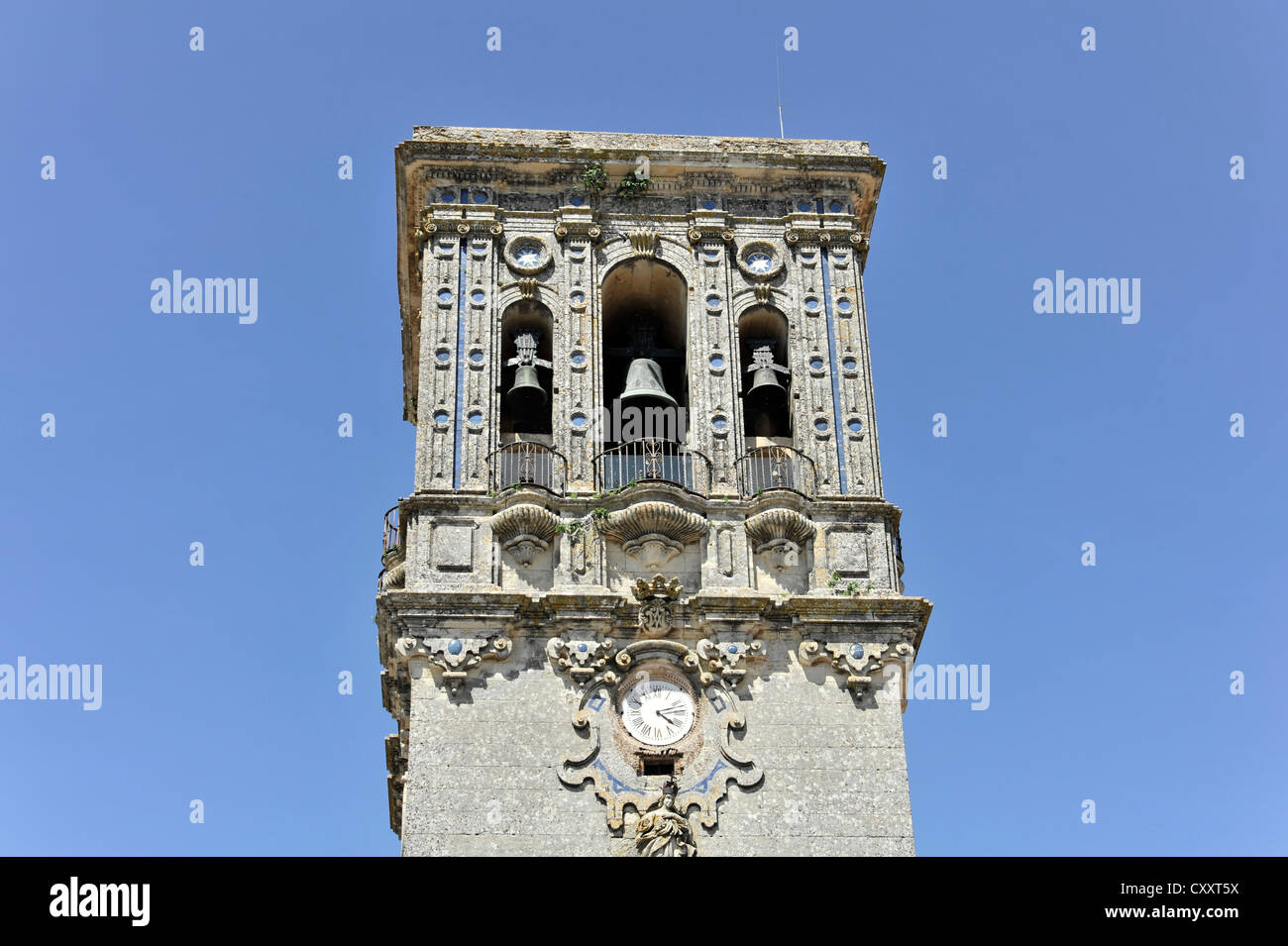 Campanile, Basilica de Santa Maria de la Asunción, Arcos de la Frontera, la provincia di Cadiz Cadice, Andalusia, Spagna, Europa Foto Stock