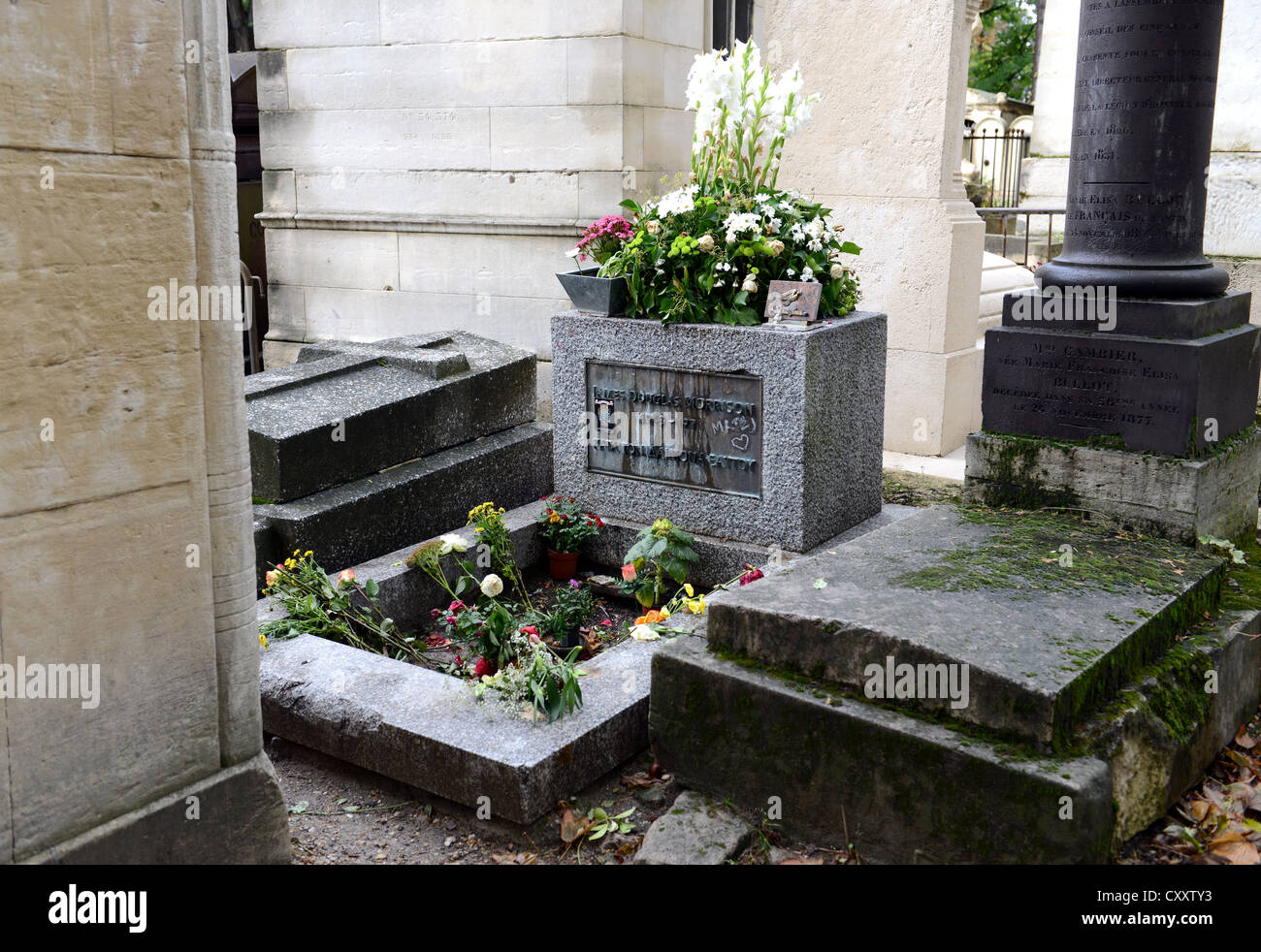 Jim Morrison grave, il Cimitero di Père Lachaise, Cimetière du Père-Lachaise, Parigi Francia Foto Stock