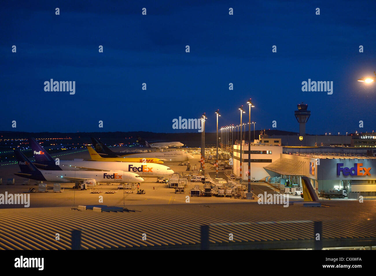 Colonia Bonn, settore cargo, di notte, crepuscolo, Colonia, nella Renania settentrionale-Vestfalia Foto Stock