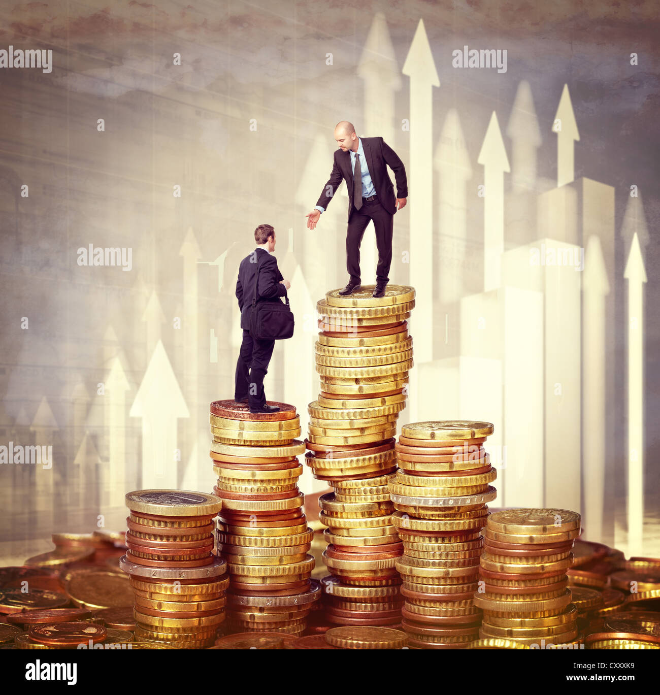 Uomo di offrire il suo aiuto a un altro imprenditore Foto Stock