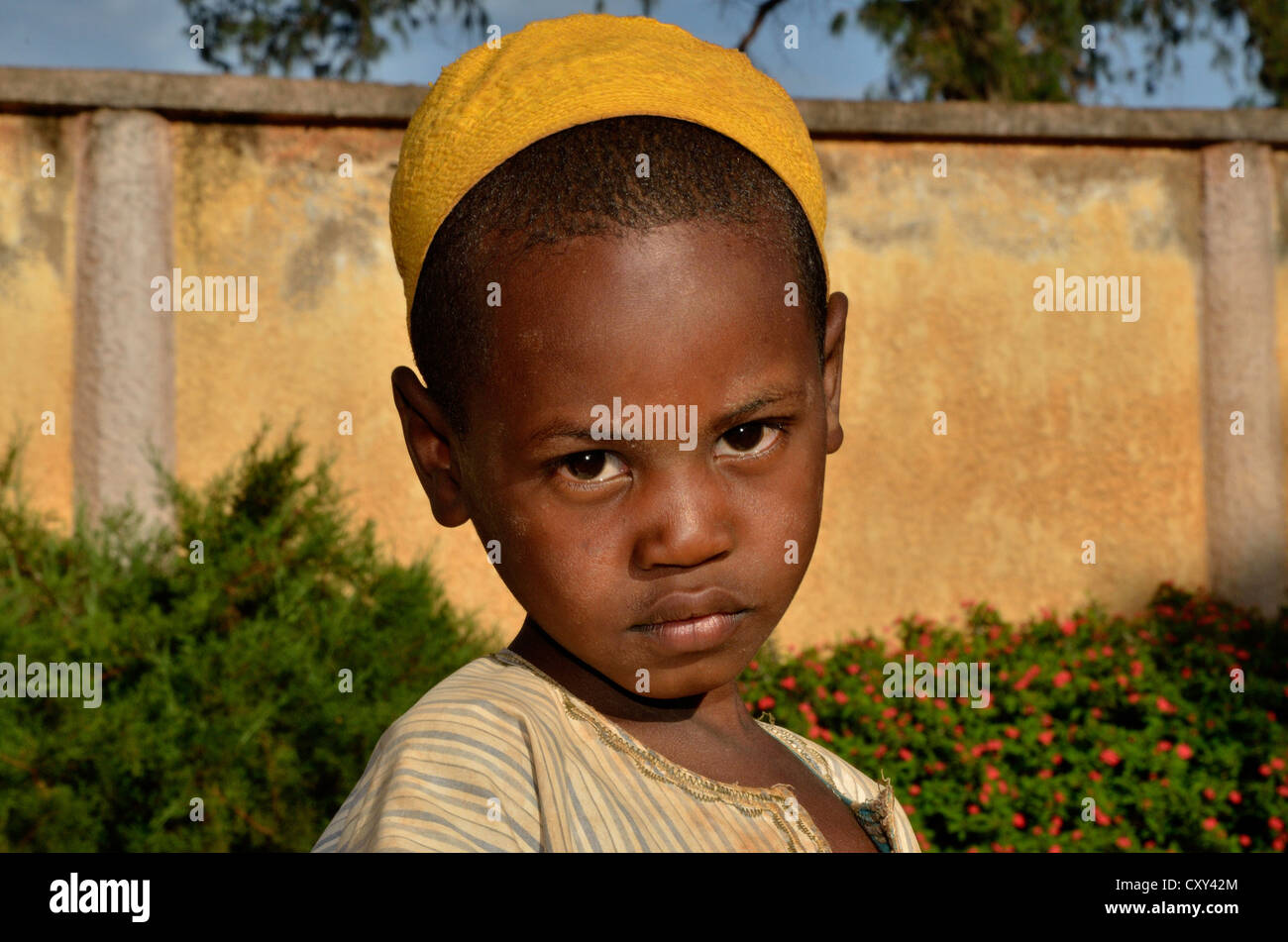 Ragazzo nel villaggio di Idool, nei pressi di Ngaoundéré, Camerun, Africa centrale, Africa Foto Stock