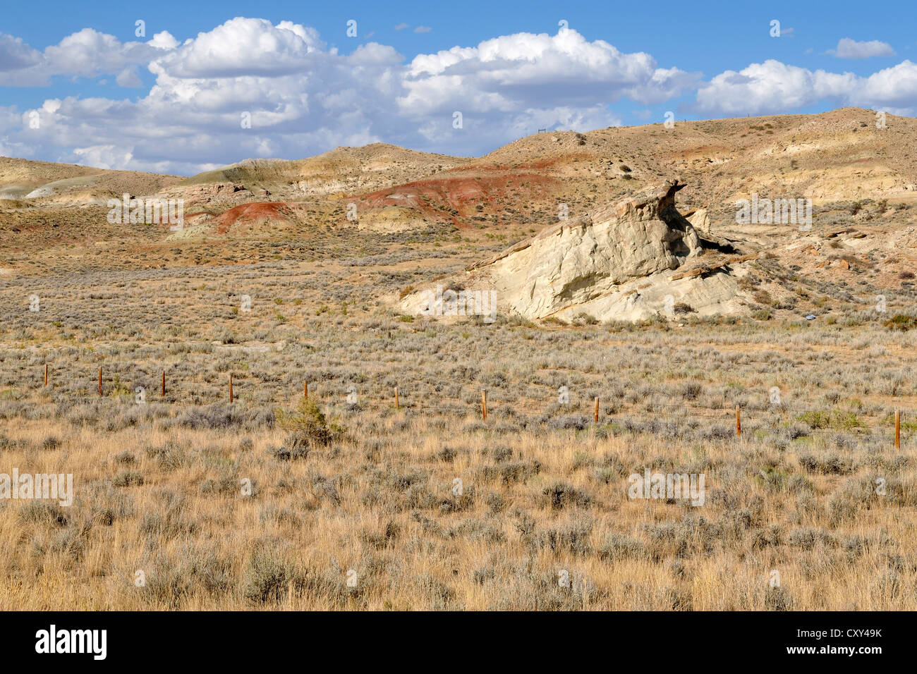 Colline di arenaria e praterie, Strada Statale 135 vicino a sabbia disegnare, Wyoming USA Foto Stock