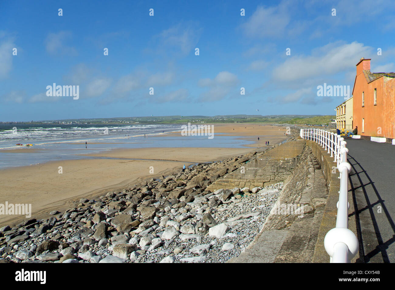 Il lungomare, Lahinch, Co. Clare, Repubblica di Irlanda Foto Stock