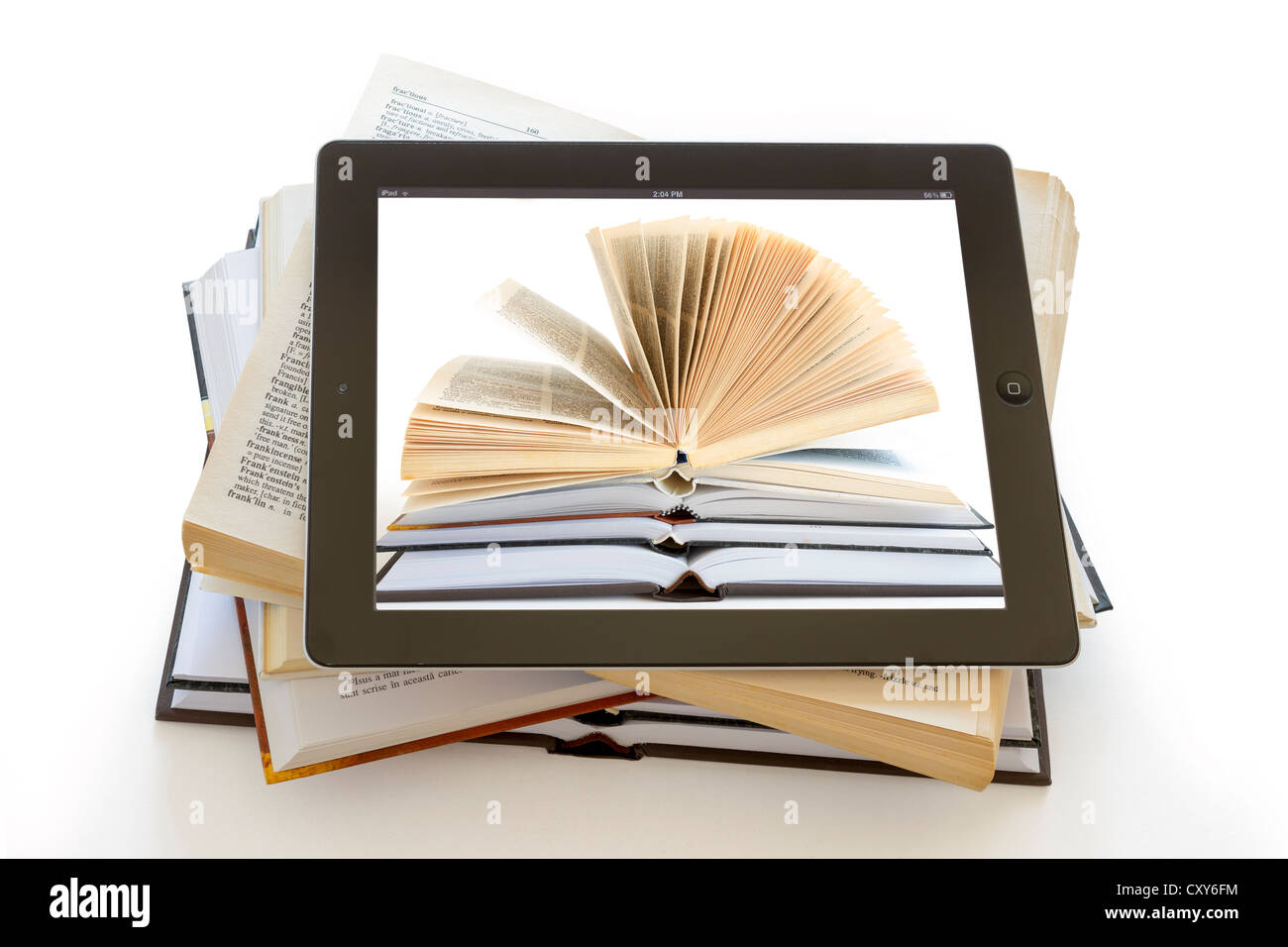 Ipad 3 con sfondo libri su libri aperti su sfondo bianco Foto Stock