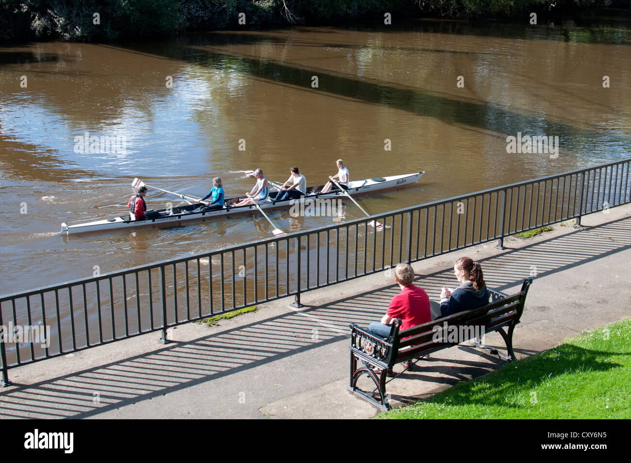 Canottaggio sul fiume Severn, Worcester, Regno Unito Foto Stock