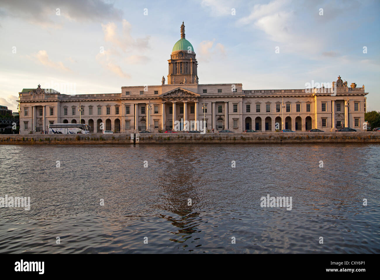 Custom House, Fiume Liffey, Dublin, Repubblica di Irlanda Foto Stock