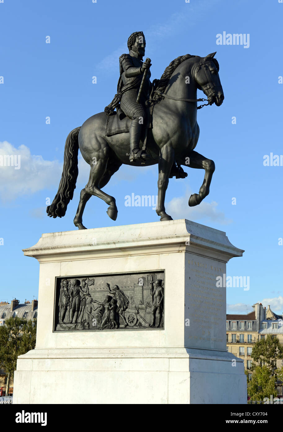 Statua del Re di Francia Enrico IV vicino al Pont Neuf a Parigi, Francia Foto Stock