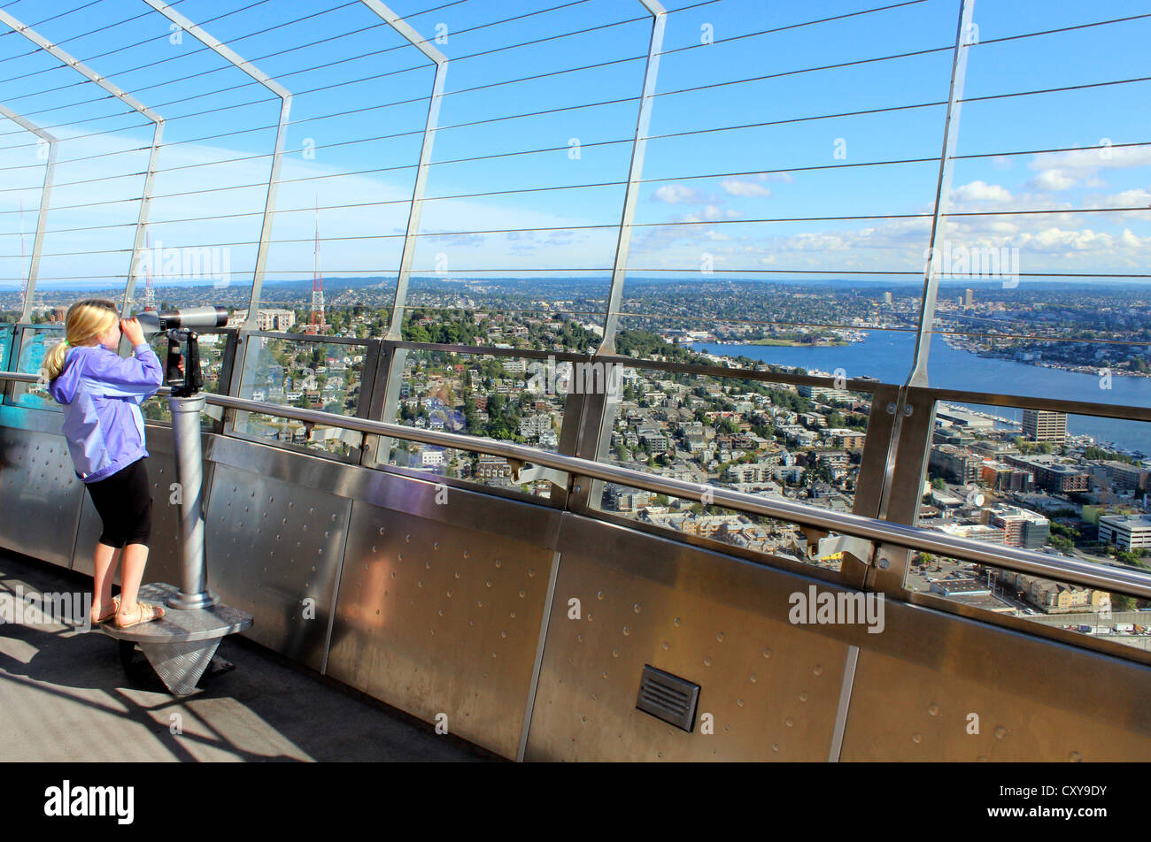 520 un deck di visualizzazione del Seattle Space Needle Tower, Seattle, Washington, Stati Uniti d'America Foto Stock