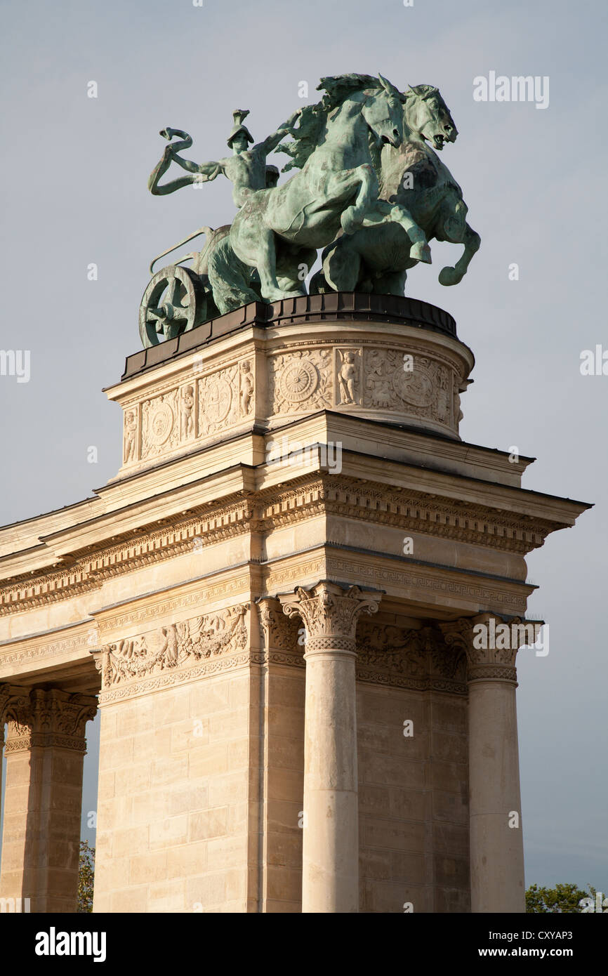 Budapest - dettaglio del Monumento Millenario in Piazza degli Eroi Foto Stock