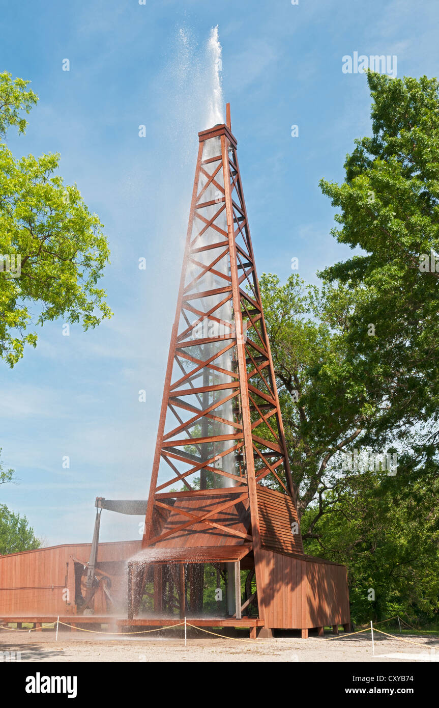 Oklahoma, Bartlesville, Replica di Nellie Johnstone No.1, nel 1897 il primo olio commerciale ben praticato in che cosa ora è Oklahoma Foto Stock