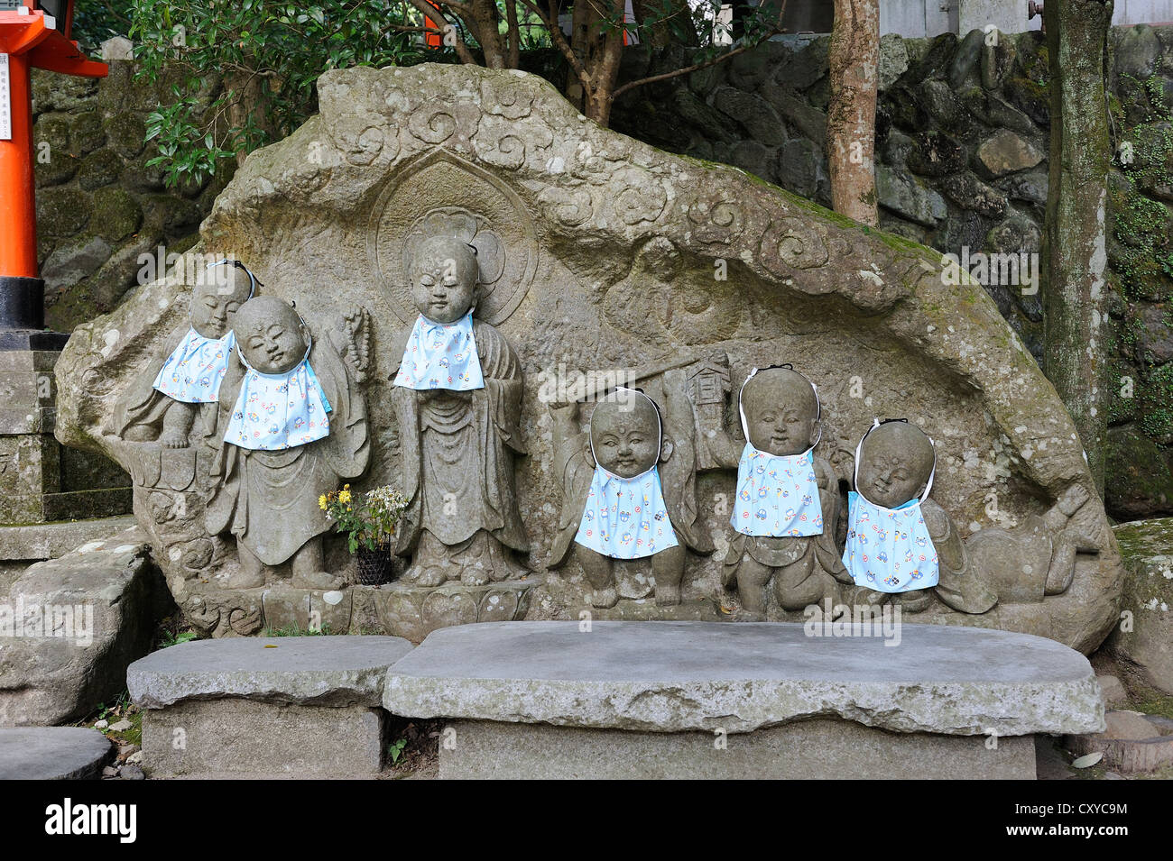 Statue di Jizo per abortite bambini e aborti a Kurama-dera o Tempio Kurama Kurama, nei pressi di Kyoto, Giappone, Asia orientale Foto Stock