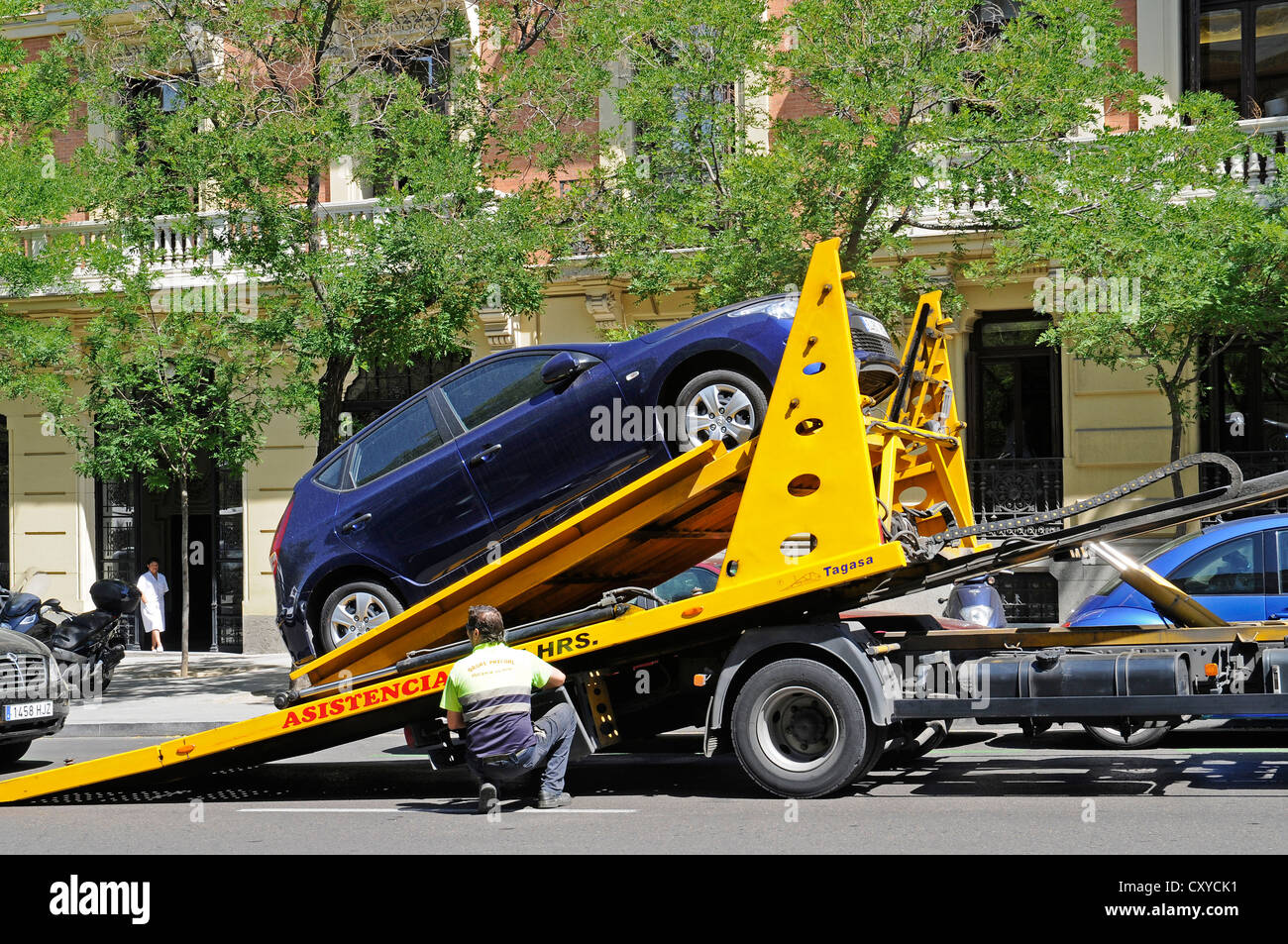 Trainare il carrello, parcheggio illegale, Madrid, Spagna, Europa, PublicGround Foto Stock