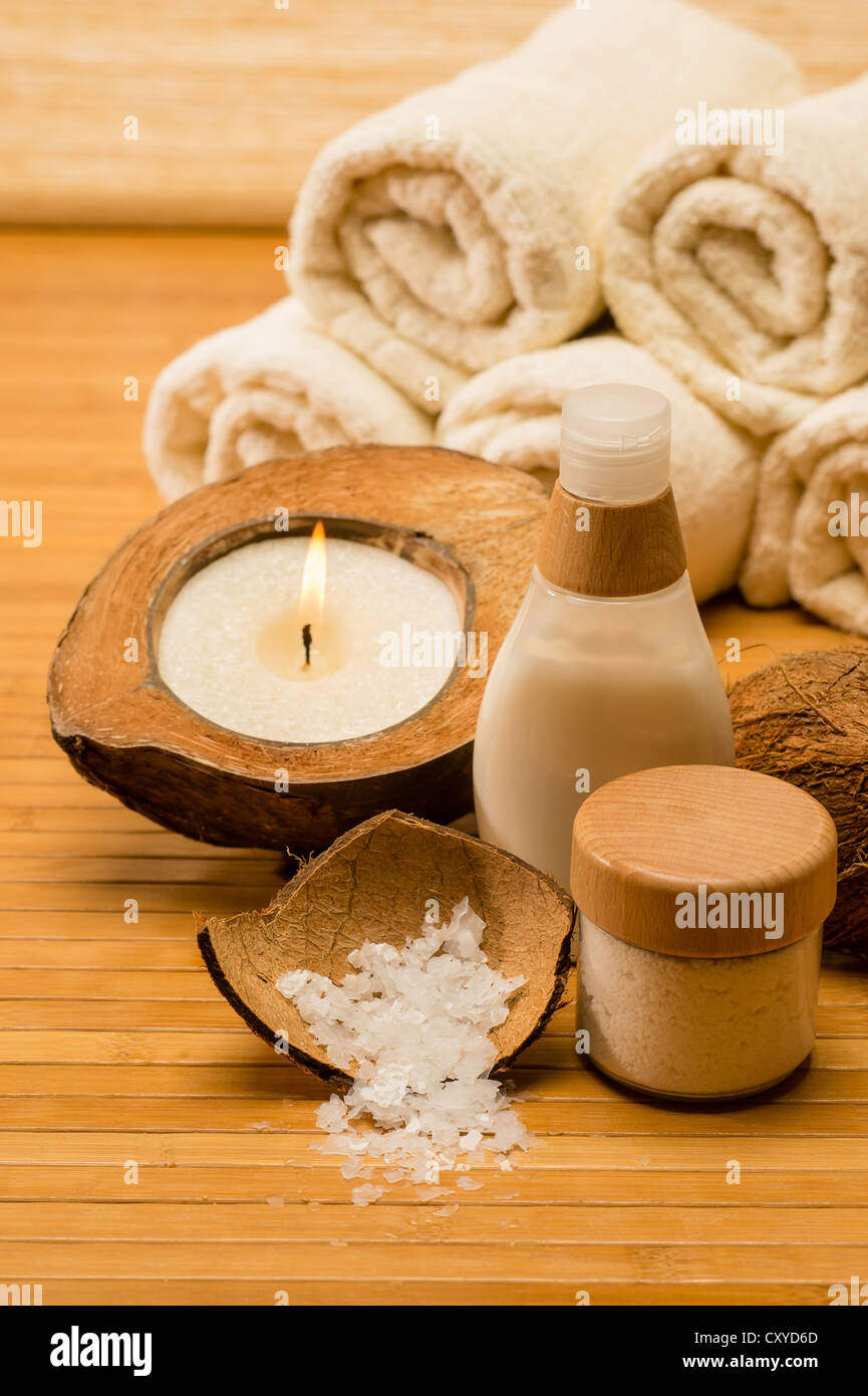 Coconut Spa e bellezza naturale Cosmetici cura del corpo lozione Foto Stock