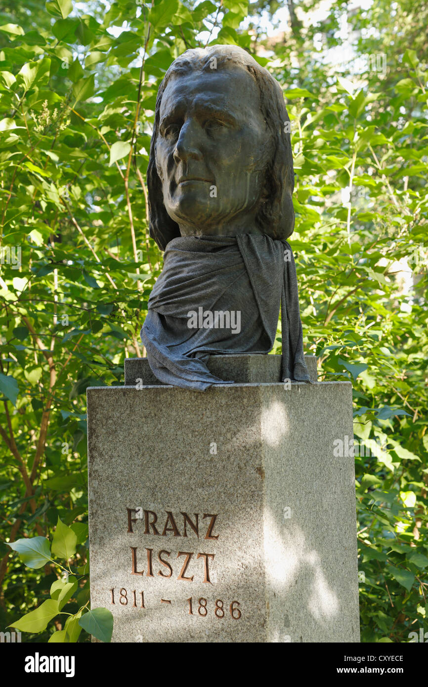 Busto di Franz Liszt di fronte al Palais Meran, Graz, Stiria, Austria, Europa Foto Stock