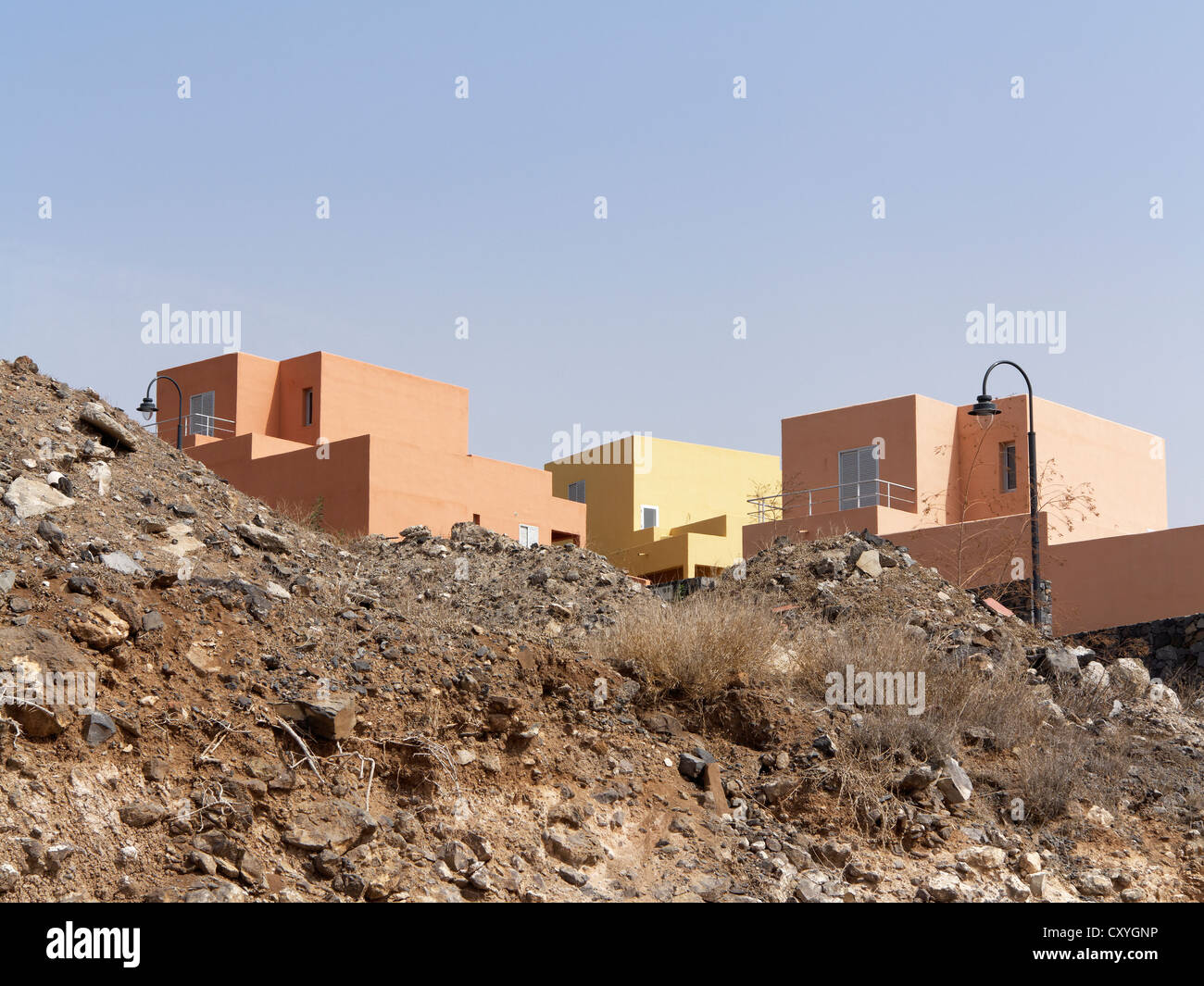 Gli edifici di nuova costruzione e ghiaioni, Playa de Santiago, La Gomera, isole Canarie, Spagna, Europa, PublicGround Foto Stock