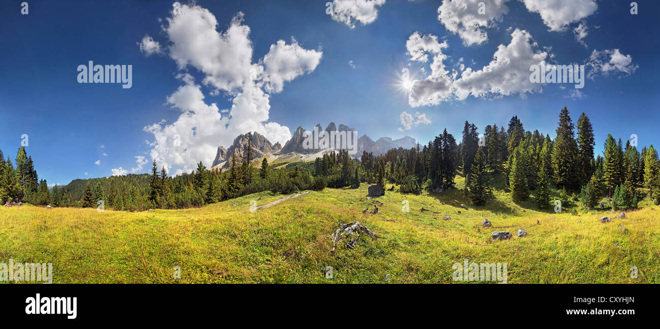 Villnoess o Val di Funes con le Odle, Odle, montagne, Dolomiti, Alto Adige, Italia, Europa Foto Stock