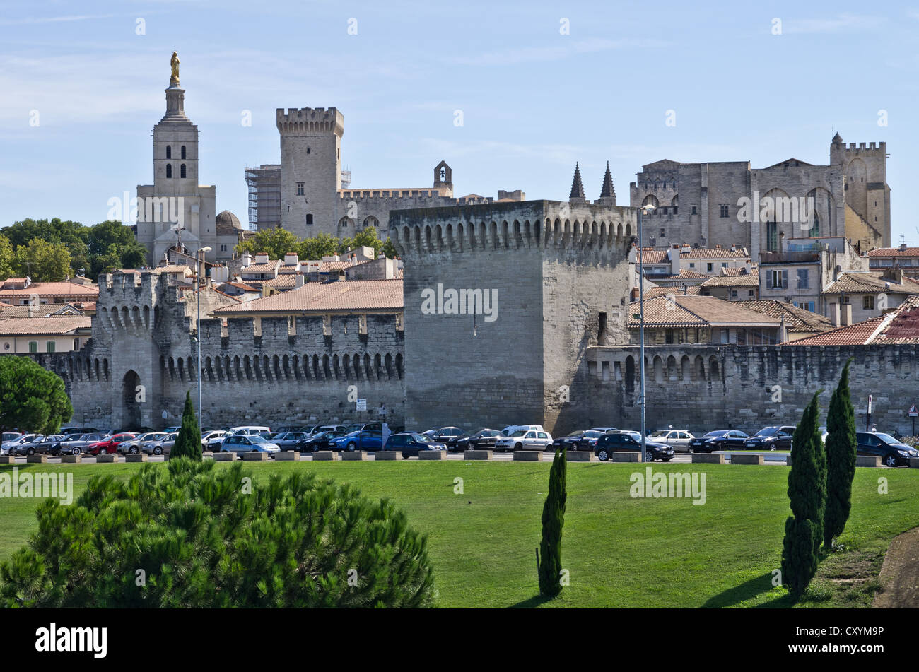 Avignon bastioni, Palazzo Papale e la chiesa di Notre Dame des Doms Foto Stock
