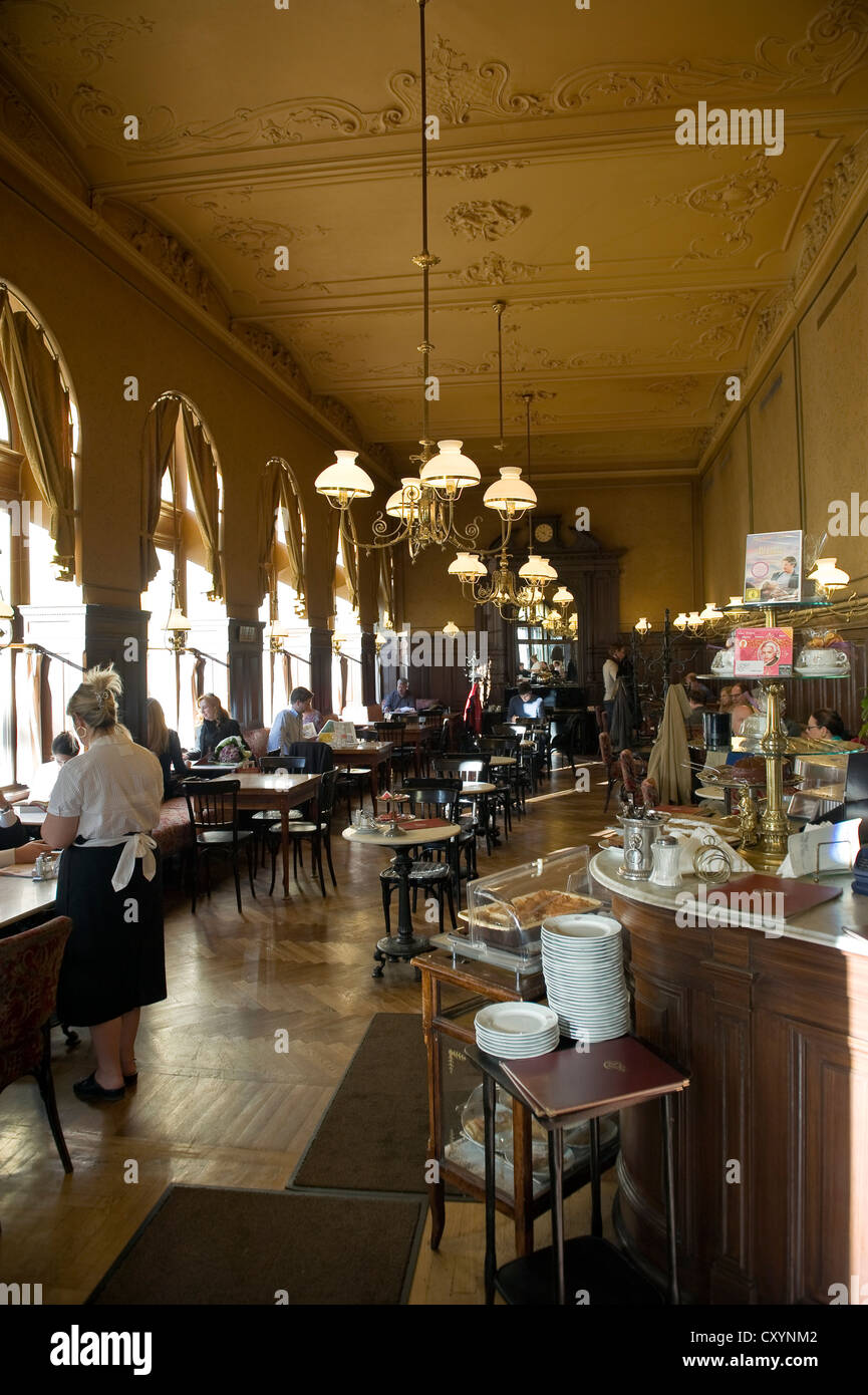 Cafe Sperl, un tipico tradizionale caffetteria viennese nel centro di Vienna, Austria Foto Stock