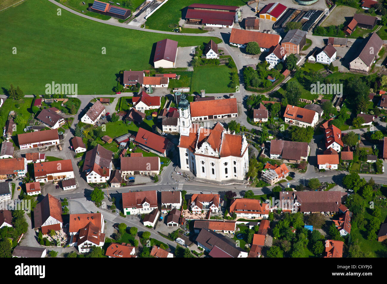 Vista aerea, città di Steinhausen con un pellegrinaggio alla Chiesa di Nostra Signora e la Chiesa Parrocchiale di San Pietro e Paolo Foto Stock